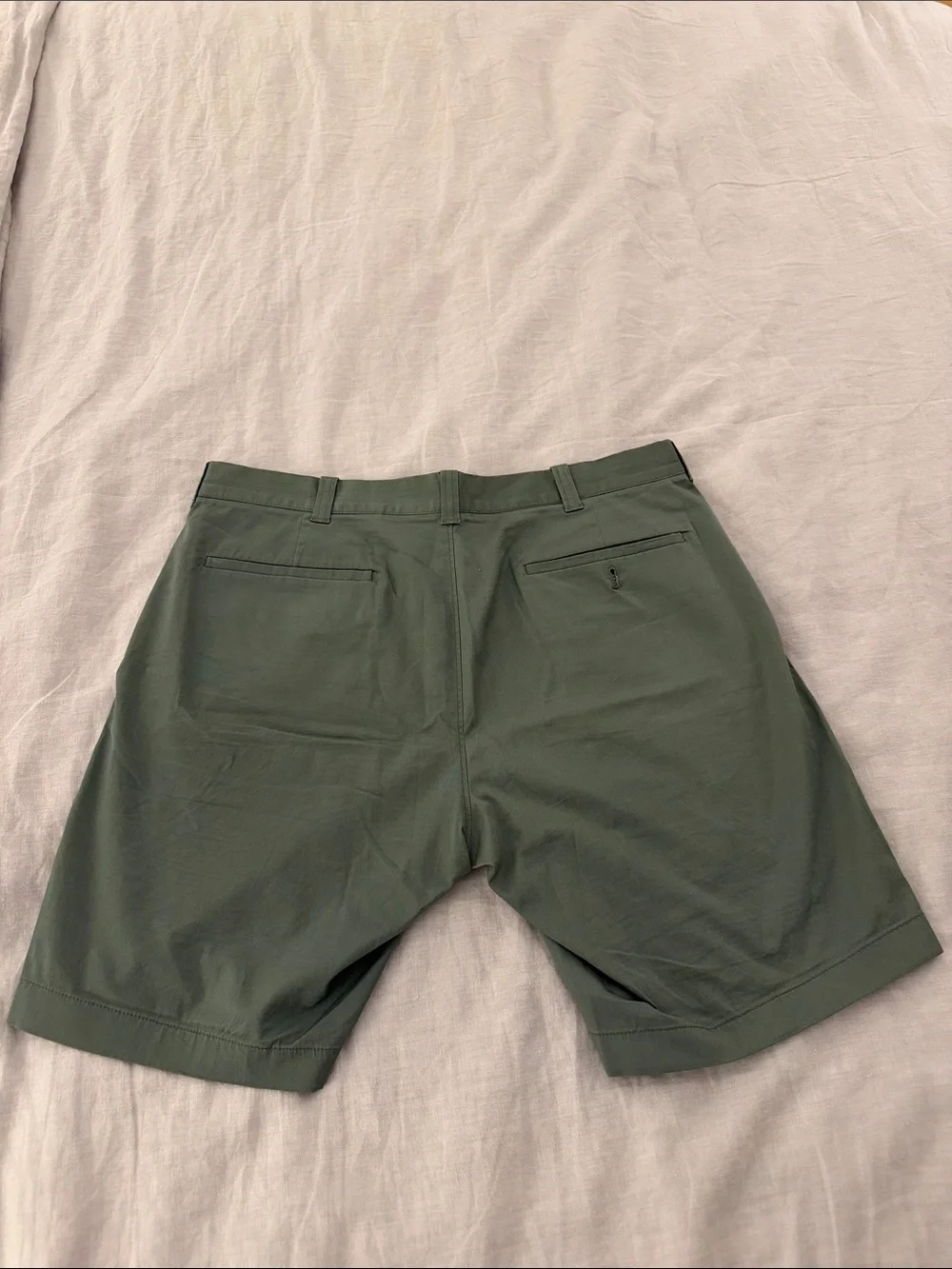 J. Crew Men's Olive Chino Flat-Front Shorts